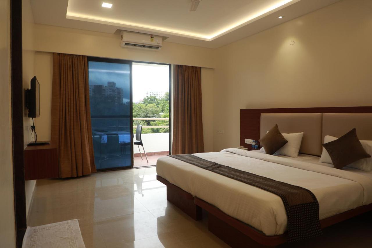 Serenity By Monarch, Baner Pune Meribel Village Екстер'єр фото