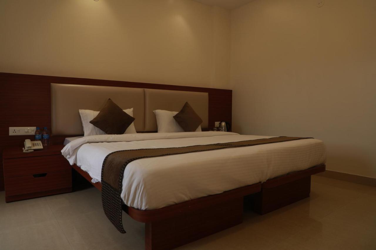 Serenity By Monarch, Baner Pune Meribel Village Екстер'єр фото