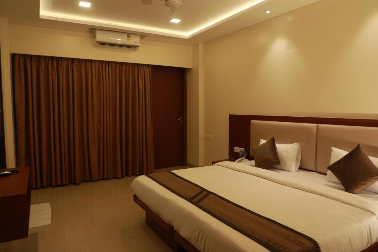 Serenity By Monarch, Baner Pune Meribel Village Екстер'єр фото